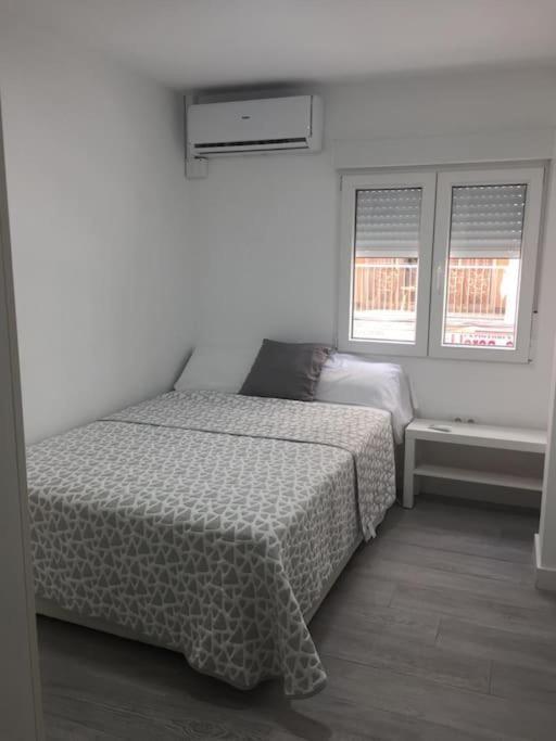 New Stylish Beach Front Apartment Кулера Екстериор снимка