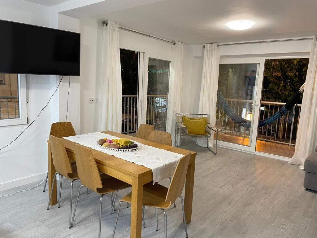 New Stylish Beach Front Apartment Кулера Екстериор снимка