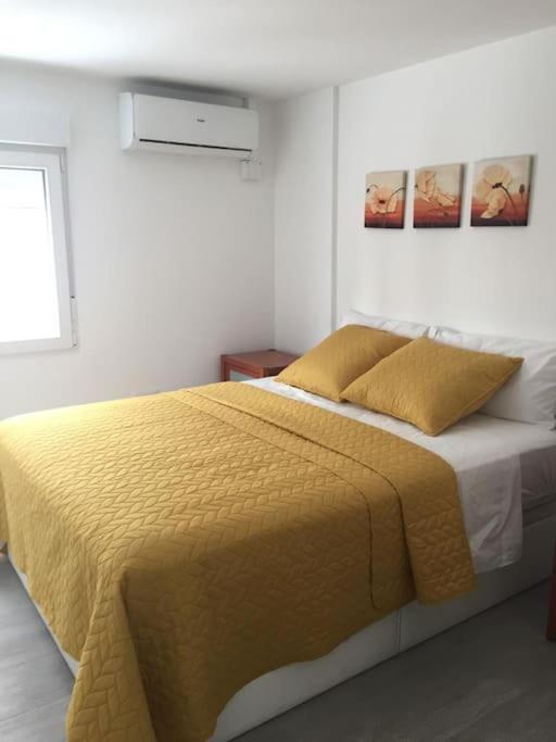 New Stylish Beach Front Apartment Кулера Екстериор снимка