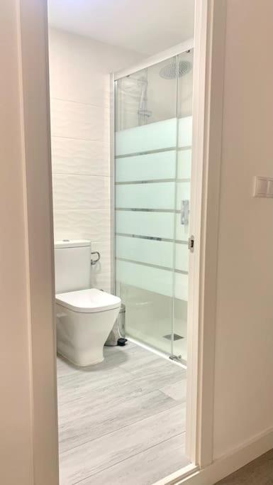 New Stylish Beach Front Apartment Кулера Екстериор снимка